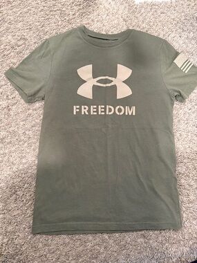 Under Armour Olive Green 'Freedom' Logo Tee medium boys